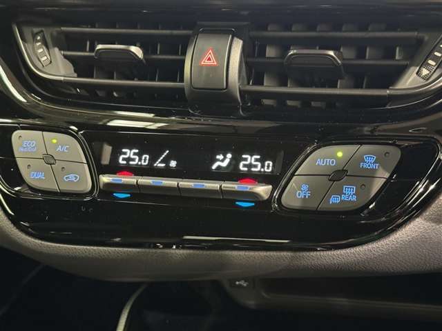 運転席・助手席・独立型オートエアコン。運転手とパートナー別々の温度設定が出来快適なドライブが楽しめます！！