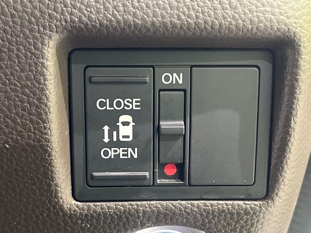 【パワースライドドア】スマートキーや運転席のスイッチでスライドドアの開閉が可能♪電動だから力を入れてドアを開ける必要が無く、小さいお子様でも、重い荷物を持っている時もラクに開け閉めできます♪