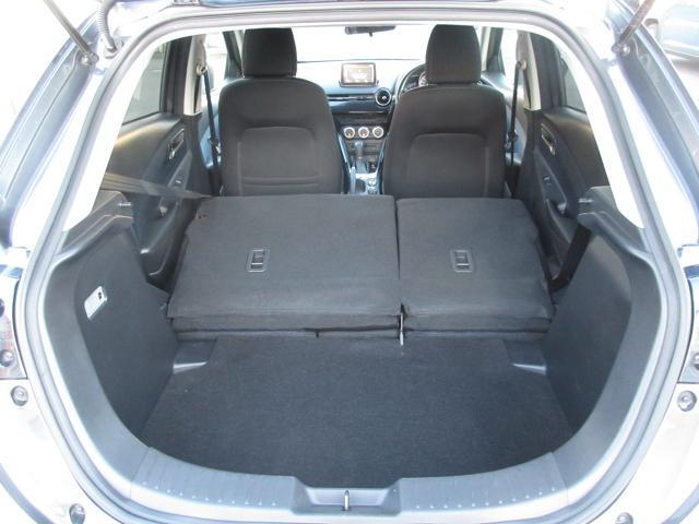 後部座席を倒して頂くと広いトランクスペースとしてご利用頂けます！