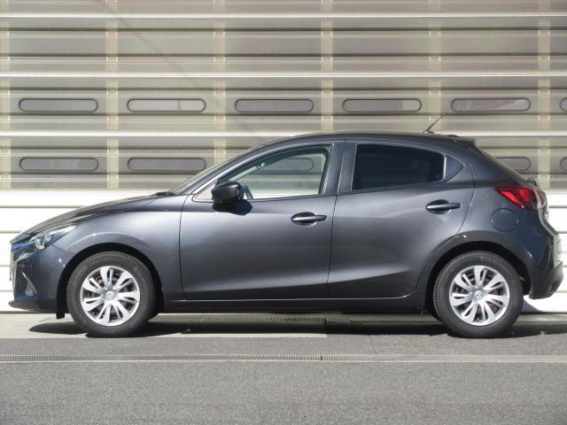 「Be　a　driver」のスローガンのもと、すべてが生まれ変わったデミオです。最適なドライビングポジションを提供できる室内空間と、思い通りの操作を実現する走行性能を持つクラスを超えたお車です！