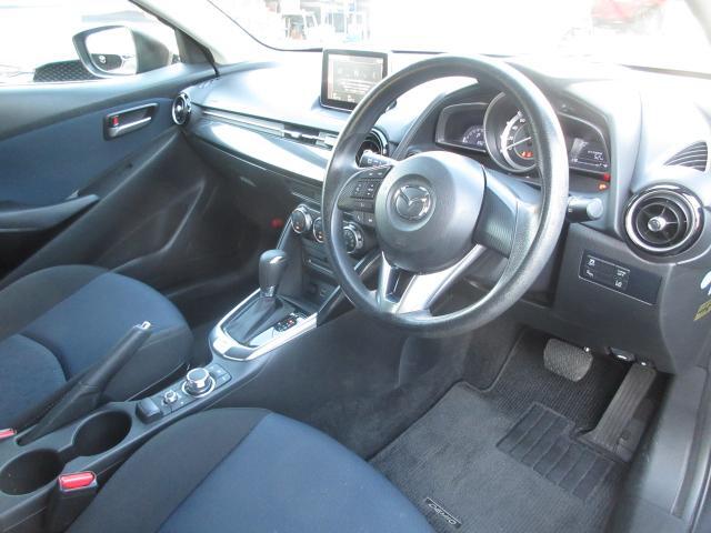 こだわりぬいたオルガン式アクセルペダルや上下前後に調整可能なステアリング、シートリフターなど最適なドライビングポジションにもこだわっています。