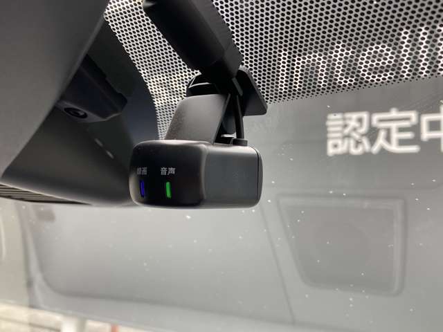 今では必須アイテムのドライブレコーダーも装着済み！万が一の瞬間も自動で録画してますので決定的瞬間も残せます！