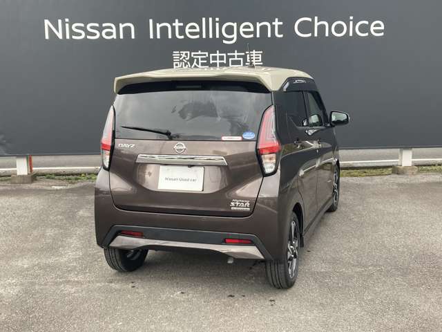 カラーはアッシュブラウン　　/フローズンバニラパールの2トーンです！