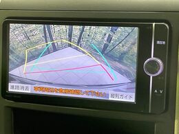【バックカメラ】駐車時に後方がリアルタイム映像で確認できます。大型商業施設や立体駐車場での駐車時や、夜間のバック時に大活躍！運転スキルに関わらず、今や必須となった装備のひとつです！