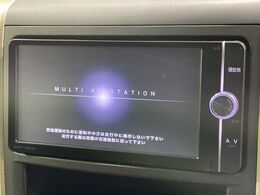 【純正ナビ】人気の純正ナビを装備しております。ナビの使いやすさはもちろん、オーディオ機能も充実！キャンプや旅行はもちろん、通勤や買い物など普段のドライブも楽しくなるはず♪