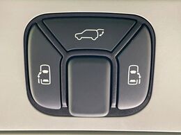 【両側パワースライドドア】スマートキーや運転席のスイッチで後席両側スライドドアの開閉が可能♪電動だから力を入れてドアを開ける必要が無く、小さなお子様でも簡単に開け閉めでき快適です♪