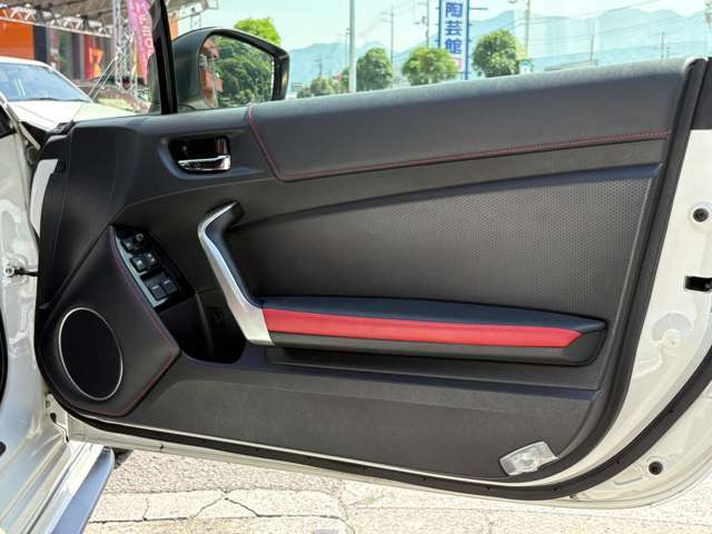 運転席ドアになります♪