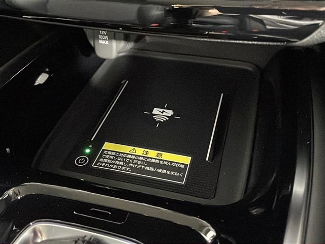 【ワイヤレス充電器（Qi）】走行中にスマートフォンをワイヤレスで充電できます！