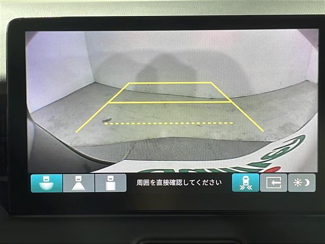 【バックモニター】後ろのカメラの映像をモニターに映し出すことができます！後方の見えない死角や、障害物との距離感をしっかり確認することができます！駐車が苦手な方におすすめです。