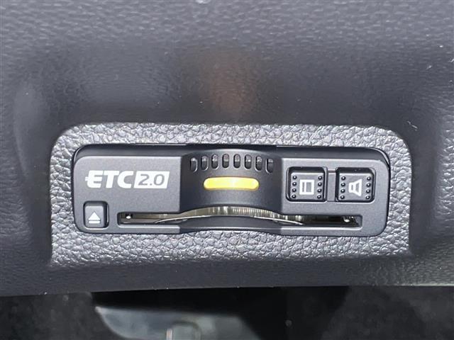 【ETC2.0（DSRC）】ETCカードを挿入すれば料金所はノンストップで通過できます。ETC限定の割引や、高速道路の情報提供サービスを利用できます。