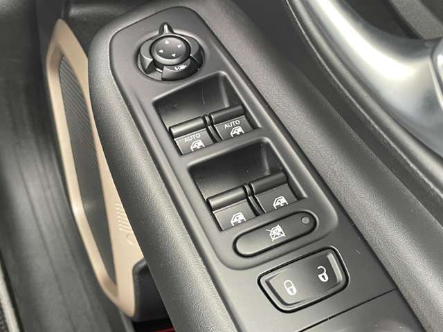 ご遠方の場合でも、下取り車両の金額を概算でお出しすることは可能でございます。車検証をお手元に、走行距離をご確認の上お問い合わせくださいませ。