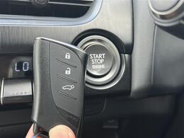 【スマートキー・プッシュスタート】鍵を挿さずにポケットに入れたまま鍵の開閉、エンジンの始動まで行えます。