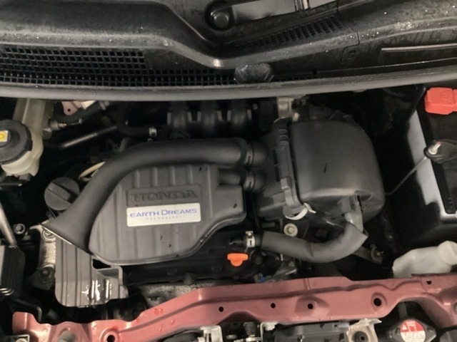 ホンダスタッフがしっかり整備して保証付きにてお渡し致します。エンジンルーム＆室内ルームともにクリーニング済みで清潔です。快適なドライブをお楽しみください。