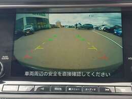 【バックモニター】後ろのカメラの映像をモニターに映し出すことができます！後方の見えない死角や、障害物との距離感をしっかり確認することができます！駐車が苦手な方におすすめです。