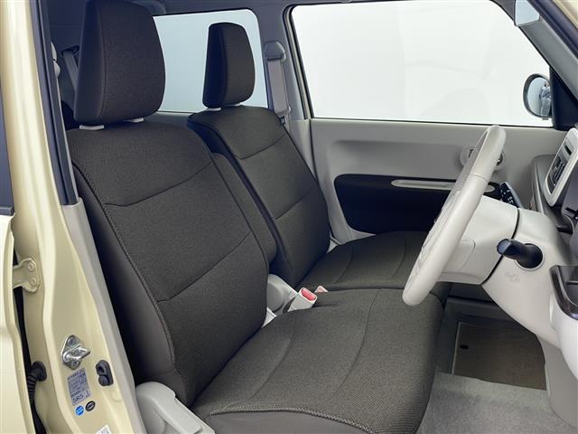 【運転席】座り心地が良いシートなので長時間の運転でも快適にお過ごしいただけます。新品のフロアマットのご注文も可能です。掲載箇所以外にご希望の写真がございましたらお気軽にお問い合わせ下さい。