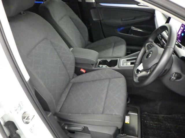 フォルクスワーゲンのシートは、ドライブ中の身体をしっかりと支え、正しい姿勢で運転することを考慮しています。