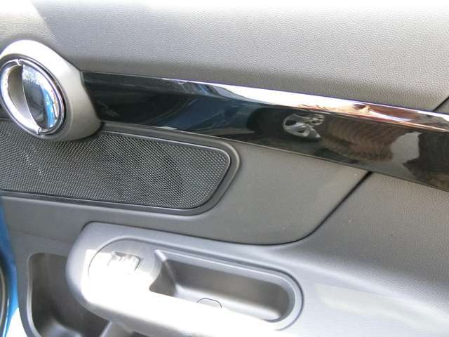 後部右側ドア内張り