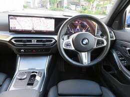 ◆インスツルメントパネルやインテリアトリムなどは、調和しなが洗練された室内を作り上げ、スイッチ類によって、優れた操作性をも実現。ドライバーの視線や動線を考え、人間工学に基づきデザインされています◆