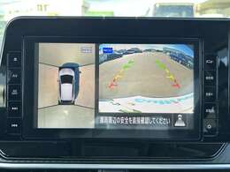 【アラウンドビューモニター】まるでクルマを真上から見下ろしたかのような視点で駐車をサポートします！クルマの斜め後ろや真横など、前後左右の4つのカメラの映像が合成されて、モニターに映し出されます。