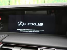 【メーカー純正ナビ】インテリアに溶け込むスタイリッシュな「専用設計」メーカーナビを装備♪視認性や操作性など基本性能にも優れ、より上質なカーライフをお楽しみいただけます。