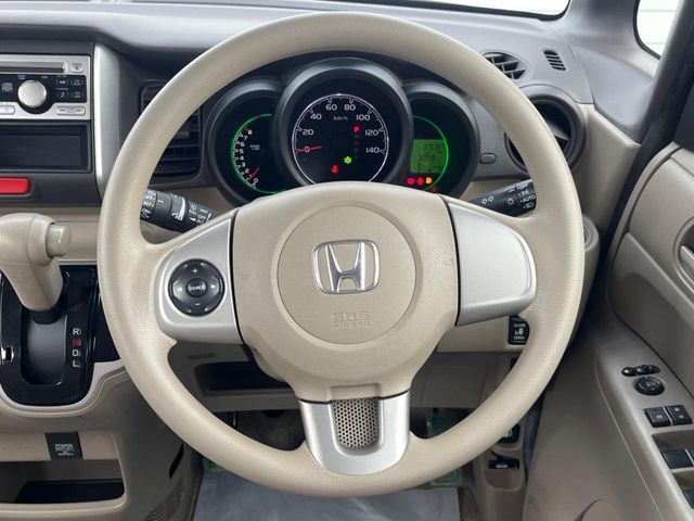 【ステアリングスイッチ】運転中、前方から目線をそらすことなく、オーディオ等の操作が可能な便利機能！安心＆快適なドライブを演出してくれます♪