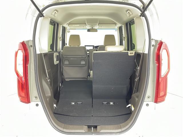 【シートアレンジ】乗せる人数、荷物によってシートをアレンジすれば、ダンボールなどの大きい荷物や、釣り具などの長尺物も載せられそうですね！