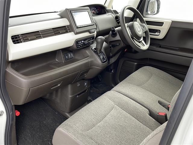 【フロアマット】車内を綺麗に保つのには必須のアイテムです。当店ではフカフカな新品マットも絶賛取り扱い中！ぜひご相談くださいませ。