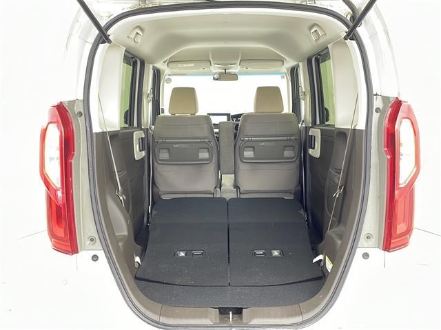 【シートアレンジ】乗せる人数、荷物によってシートをアレンジすれば、ダンボールなどの大きい荷物や、釣り具などの長尺物も載せられそうですね！