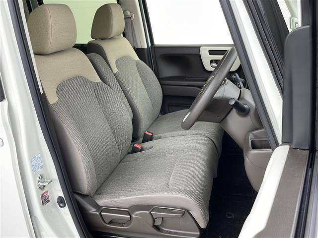 【運転席】座り心地が良いシートなので長時間の運転でも快適にお過ごしいただけます。新品のフロアマットのご注文も可能です。掲載箇所以外にご希望の写真がございましたらお気軽にお問い合わせ下さい。