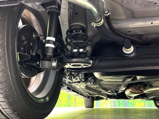 お車を安心してお乗りいただく為には、足回りの定期点検が欠かせません。サービスサポート（有償保証）では無料点検もご提供しており、安心のカーライフをお過ごしいただけるサポート体制が整っています。