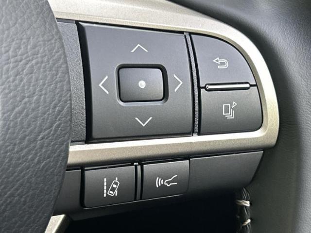WECARSの展示場では実際に見て、触ってお車をお選びいただけます！知識の豊富な営業スタッフが様々なカーライフをご提案いたします！