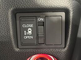 【パワースライドドア】スマートキーや運転席のスイッチでスライドドアの開閉が可能♪電動だから力を入れてドアを開ける必要が無く、小さいお子様でも、重い荷物を持っている時もラクに開け閉めできます♪
