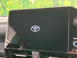 【10.5インチナビ】高級感とインパクトのある大画面ナビを装備。各種オーディオ操作はもちろん、スマホ連携もできる利便性の高いナビです♪