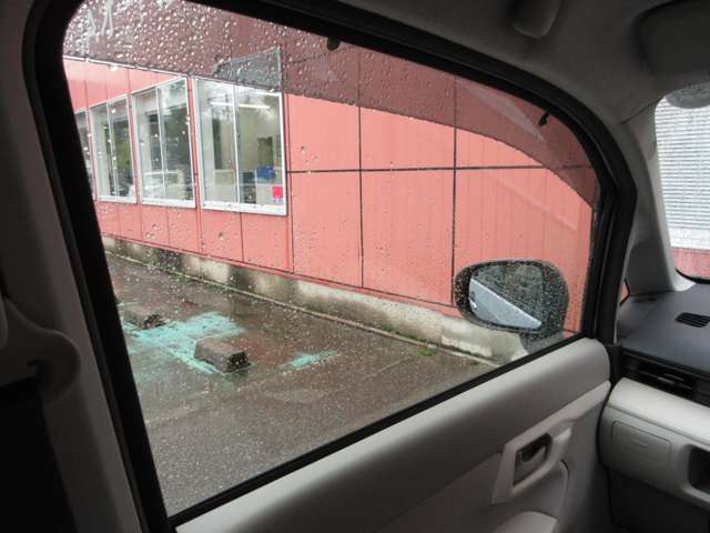 定期点検(6ヵ月・12ヵ月)をはじめ、オイル交換やタイヤ交換等はもちろん、「最近、ちょっと調子が・・・」という時には、お気軽にご来店下さい。お客様のお車の状態を的確に判断した点検・修理を行います。