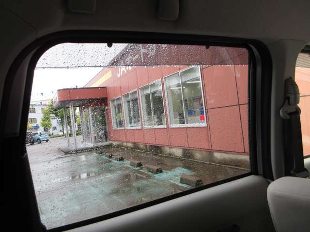 また板金・塗装修理を自工場内で対応できる体制を整えています。事故による修理はもちろん、ちょっとした傷・へこみ・ボディーの錆び等の修理をお考えの方は、一度ご相談下さい。