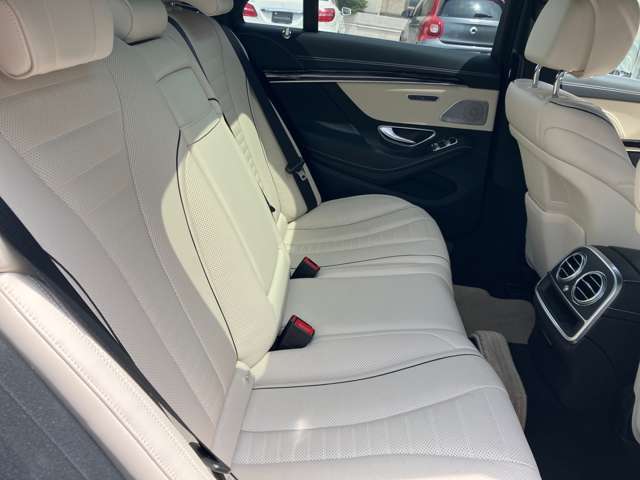 自動車保険に関しても、メルセデス・ベンツ専用のプログラムをご用意しております。飛び石や落下物などでのフロントガラスの修理が必要となった場合、最大で9万円分の補償を致します。