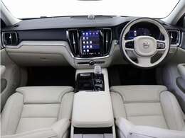 Google搭載/ETC2.0/360度カメラのフルセット搭載。9インチ・タッチスクリーン式センターディスプレイと、モード選択式の12.3インチデジタル液晶ドライバー・ディスプレイを装備。