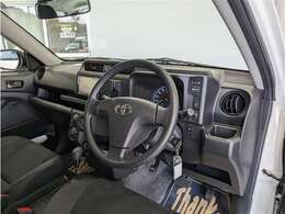 見通しのよいすっきりとした視界で、誰でも運転しやすいです。運転のしやすさは疲れにくさにも繋がりますよ♪