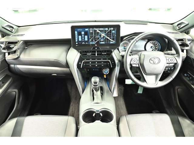 運転席シート廻りは使用感も少なく、良好な状態となっています。前オーナー様が丁寧に使っていたことがよくわかりますね。