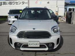 お車のトータルアドバイザーとして新車・中古車・リース販売から整備全般・保険・板金・カー用品・レンタカーまで何でもお気軽にご相談ください。社員一同、お客様にとってぴったりなご提案をさせて頂きます。