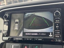 【マルチアラウンドモニター】専用のカメラにより、上から見下ろしたような視点で360度クルマの周囲を確認することができます☆死角部分も確認しやすく、狭い場所での切り返しや駐車もスムーズに行えます。