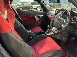 「この車の写真をもっと見たい」「状態が気になる」「この装備はついている？」どんな小さな疑問でもお気軽にお問い合わせください！