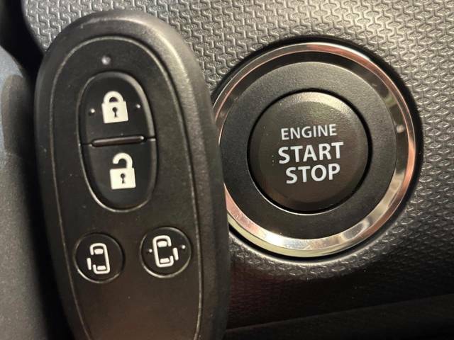 【問合せ：0776-53-4907】【キーレススタートシステム】カバンやポケットに入れたままでもドアの施錠・解錠が可能なスマートキーを装備。エンジンのオン・オフ時もカギを取り出す必要が無いから便利です