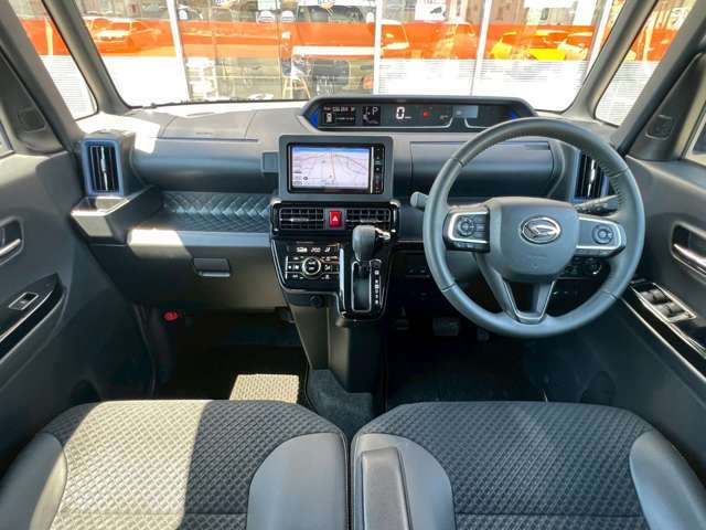 全車両法定点検を実施します！指定または認証工場にて12ヶ月及び24か月点検を実施致します。またご納車前に弊社独自の最大57項目に及ぶ点検を実施、お客様に安心してお乗り頂ける環境をご提供致します。