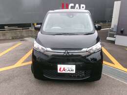 当店は諸費用も含めた総額表示を行っております。諸費用には車庫証明費用が含まれています。また、店舗納車を推奨しておりますので納車費用は含まれておりません。