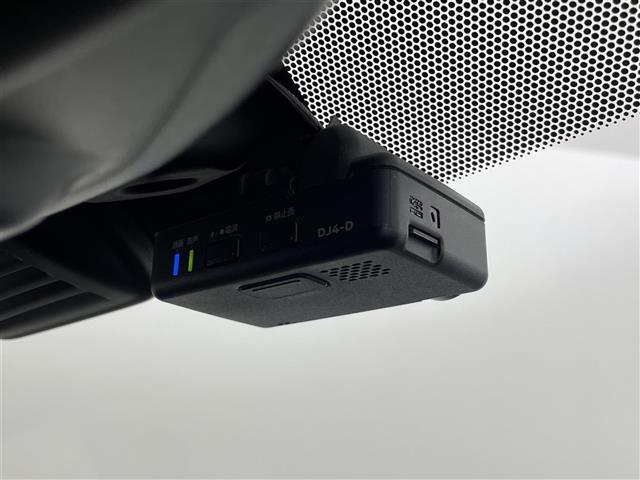 【純正ドライブレコーダー】映像・音声などの運転中の記録を残します。事故などを起こした起こされた時の証拠になりえますので、もしも時でも安心ですね。