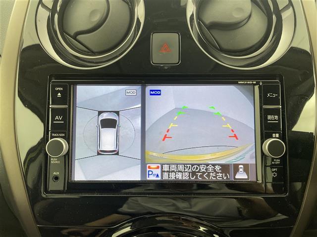 【アラウンドビューモニター】まるでクルマを真上から見下ろしたかのような視点で駐車をサポートします！クルマの斜め後ろや真横など、前後左右の4つのカメラの映像が合成されて、モニターに映し出されます。