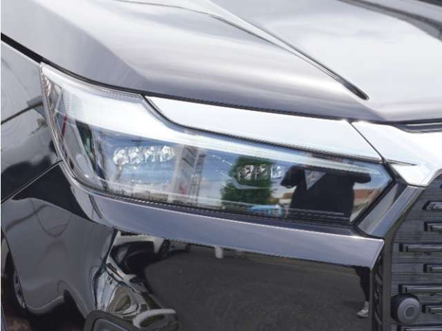 【ヘッドライト】省電力で長寿命の明るく運転しやすいLEDヘッドランプです。明るく照らすので暗い夜道からお客様を守ってくれます。