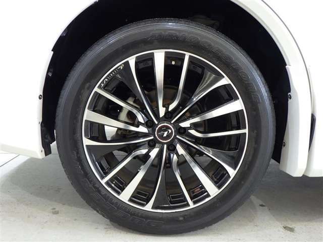 トヨタ認定中古車保証付！（1年間、距離無制限　HV車はHV保証付）　別途延長保証もご用意しております♪　ぜひ現車を確認にご来店ください