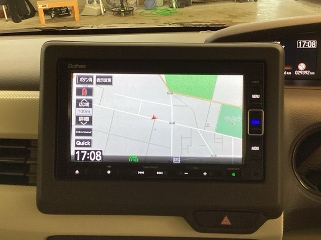 ナビゲーションはフルセグTV、インターナビ対応のGathers純正メモリーナビを搭載しています。Bluetoothオーディオ機能がありますので、スマートフォンなどの音楽も再生できます。